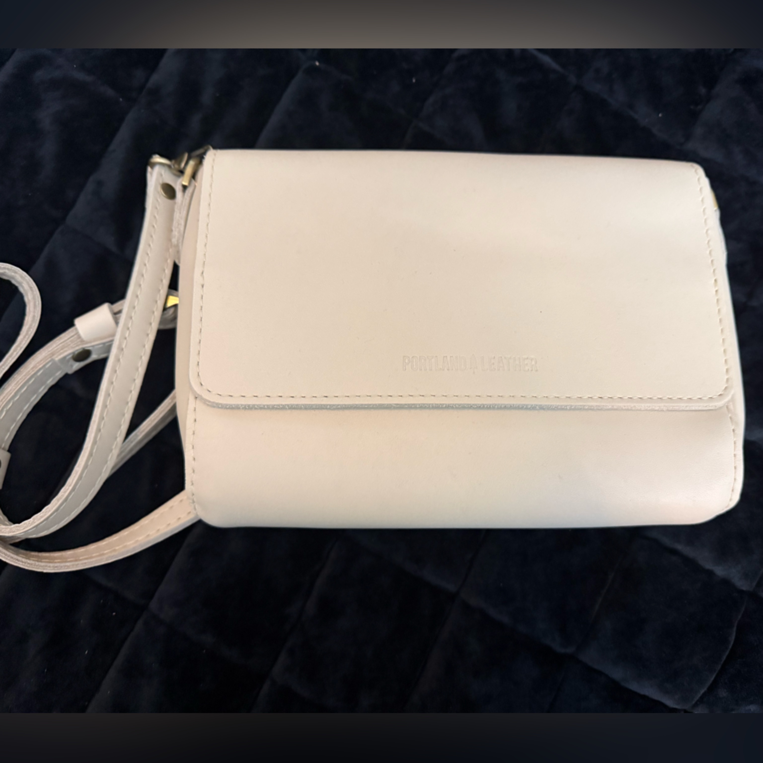 Portland Leather Medium Metro Bone Cream Flap Crossbody Bag Euc